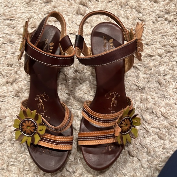 Spring Step Flower Sandals - Picture 2 of 7